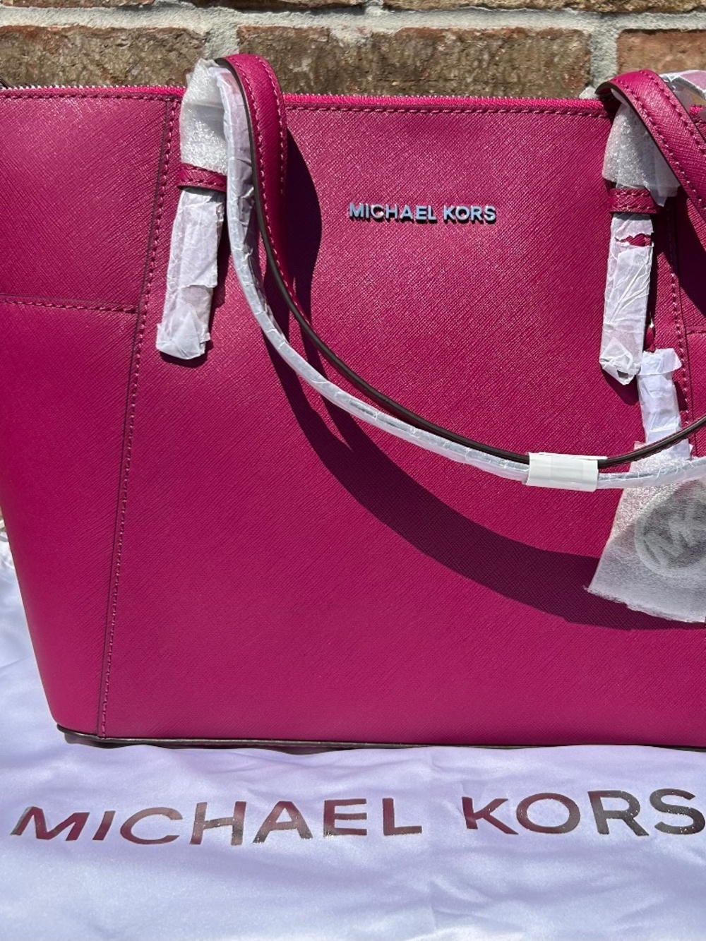 Michael Kors Jet Set EW TZ East West Top Zip Tote